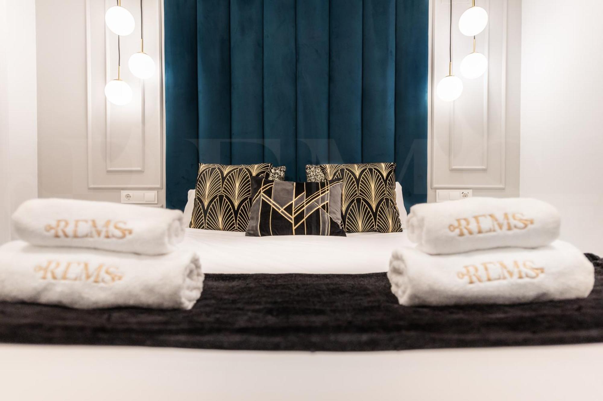 Glamorous Flat In The Heart Of By Rems