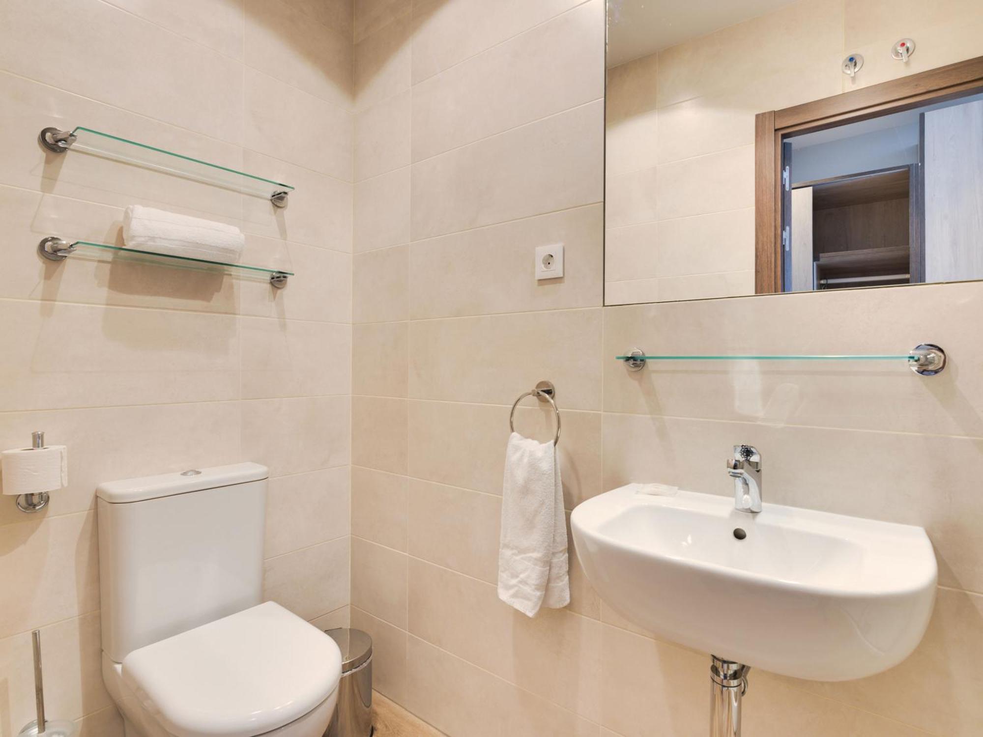 Hostal Livensa Living Feria - Sk