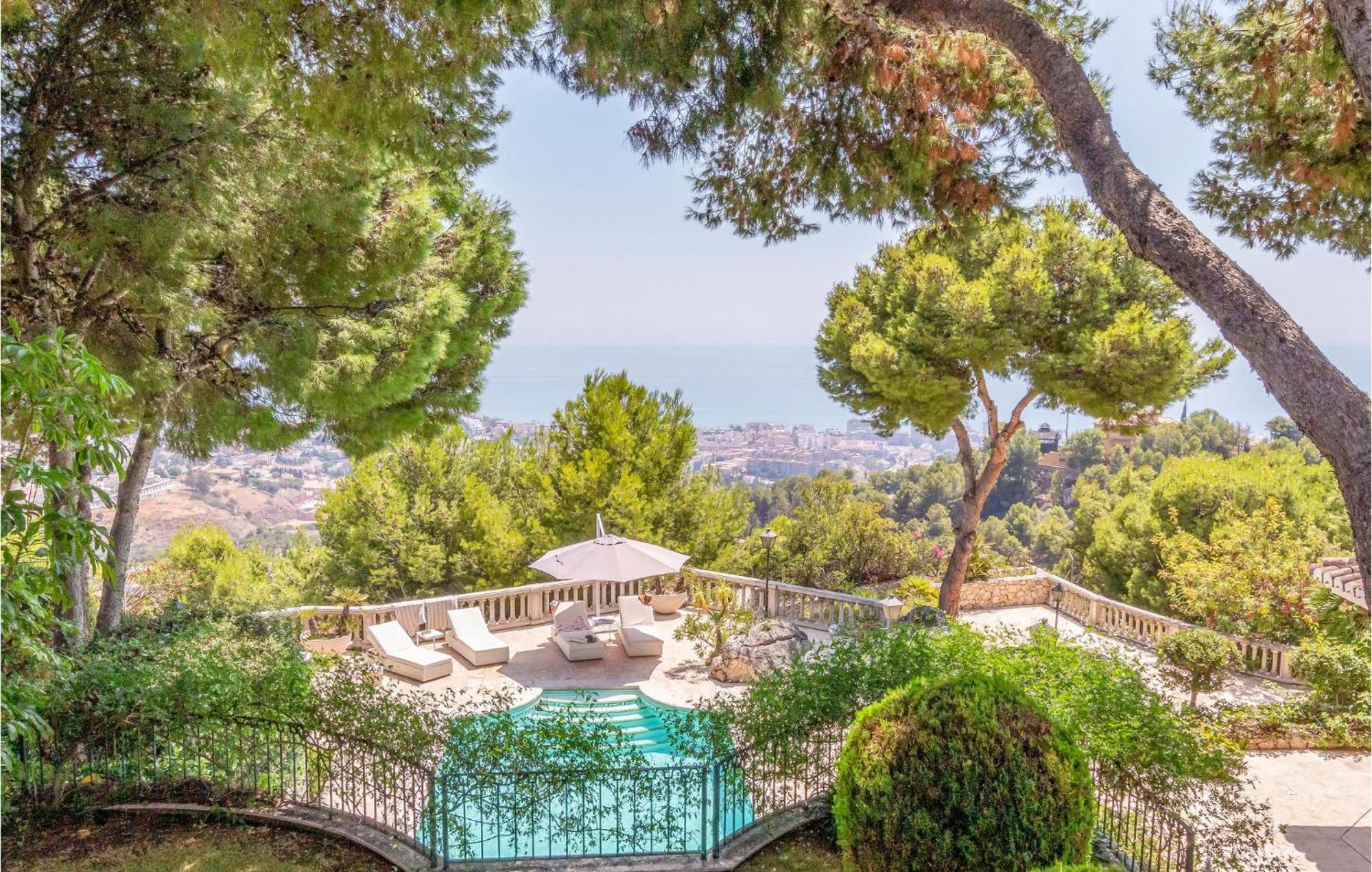 7 Bedroom Cozy In Сasa de vacaciones Málaga