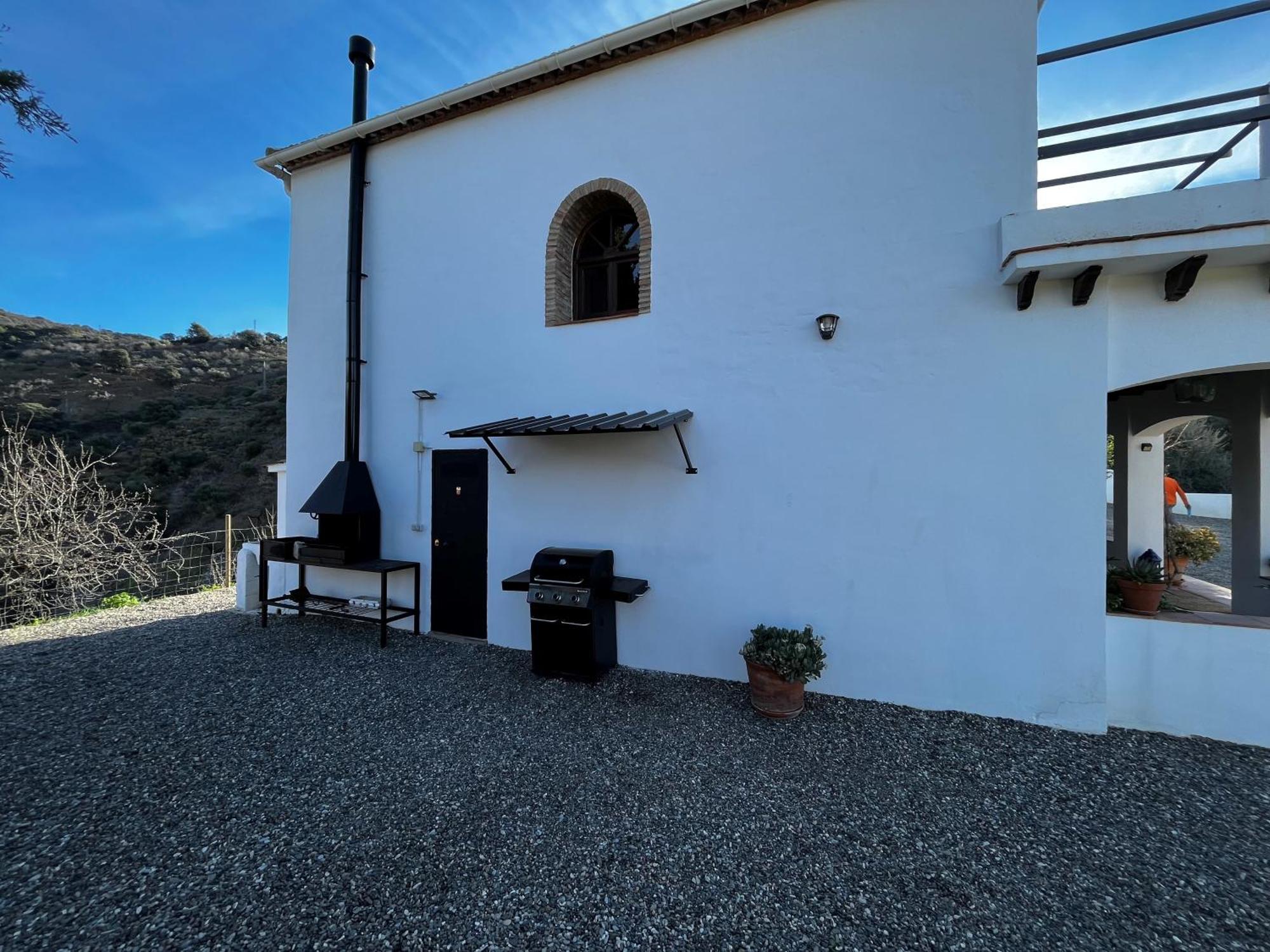 Trompetilla Montes De With Yoga And Málaga