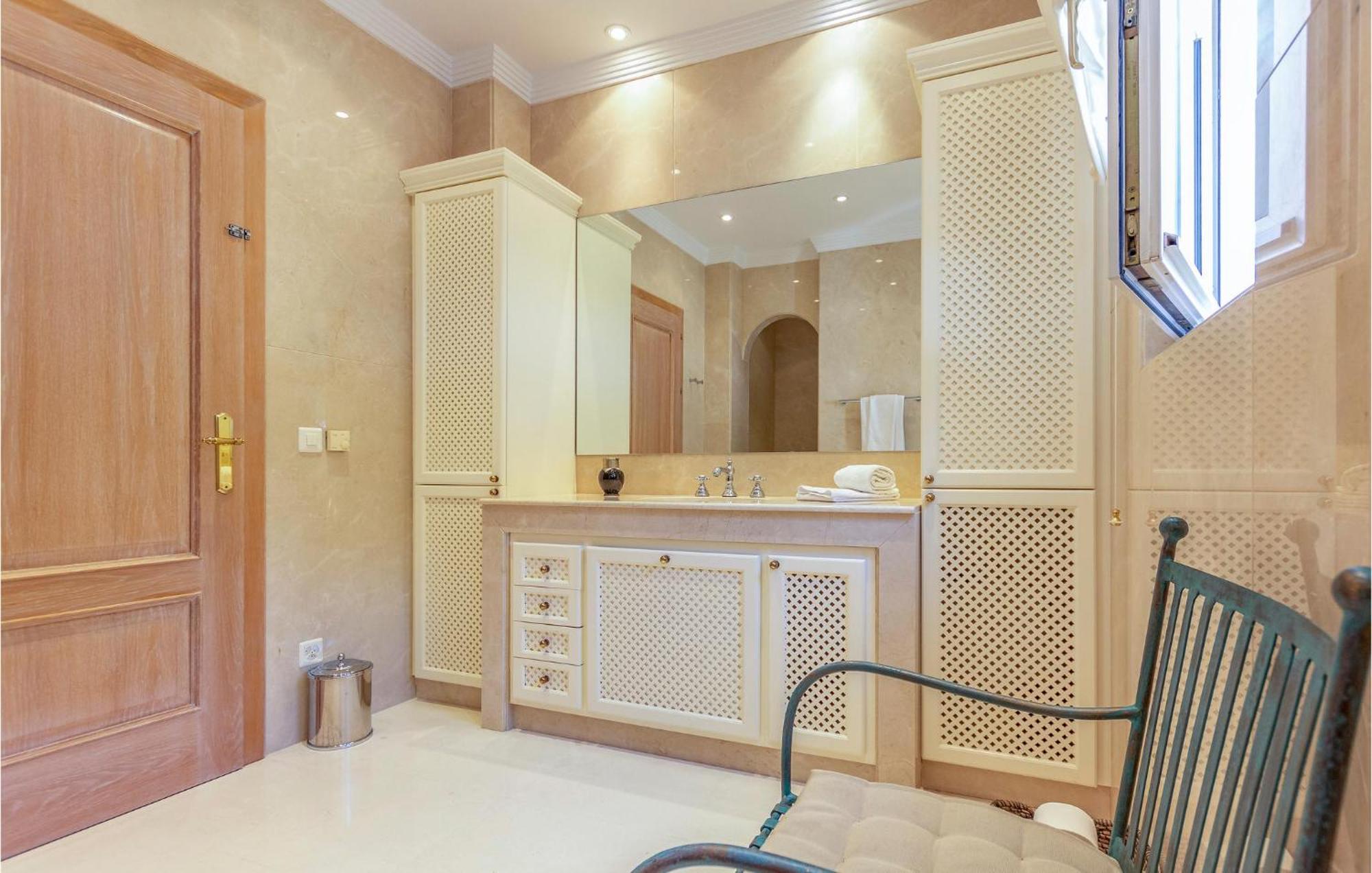 7 Bedroom Cozy In Сasa de vacaciones