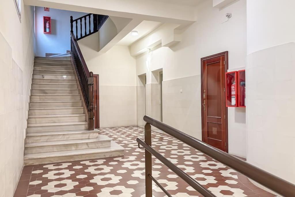 Gem With Stunning Port & Sea Views By Rems Apartamento