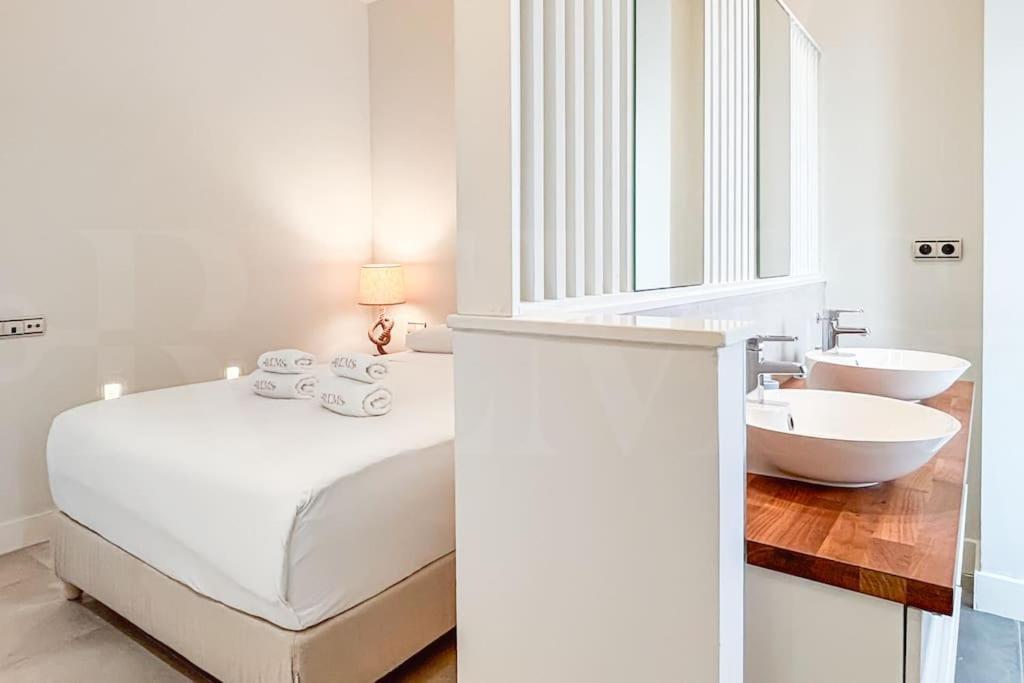 Gem With Stunning Port & Sea Views By Rems Apartamento Málaga