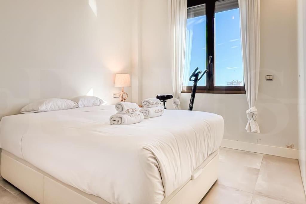 Gem With Stunning Port & Sea Views By Rems Málaga