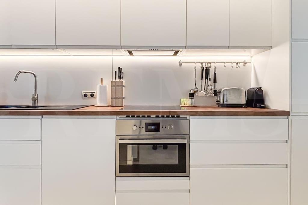 Gem With Stunning Port & Sea Views By Rems