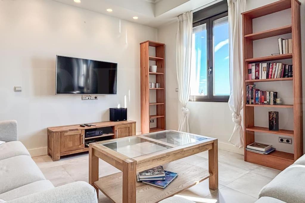Apartamento Gem With Stunning Port & Sea Views By Rems *