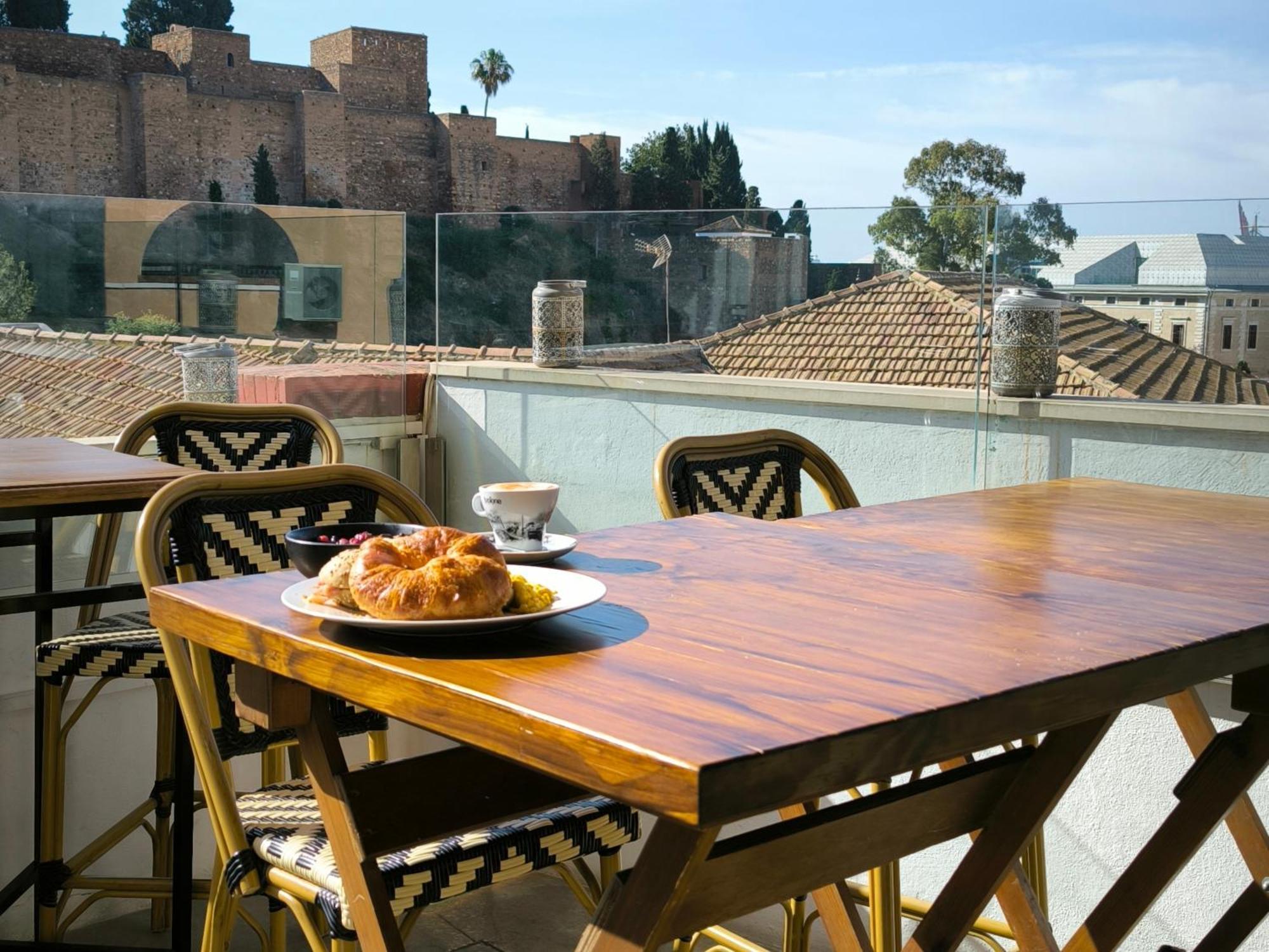 Hotel Alcazaba Premium 2*