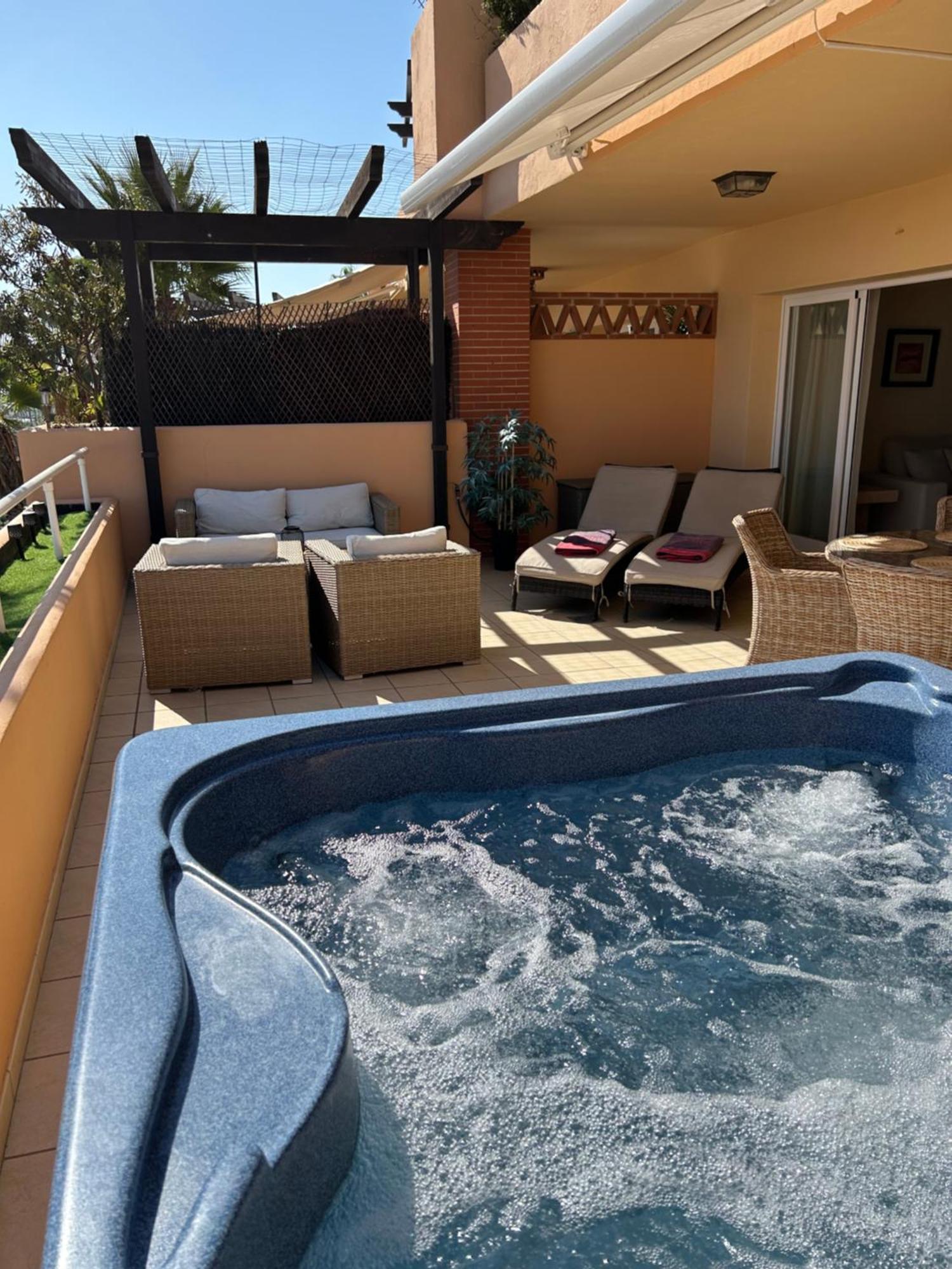 Malibu B3 Luxury 2br By Rafleys, Paronamic Sea Views Malaga