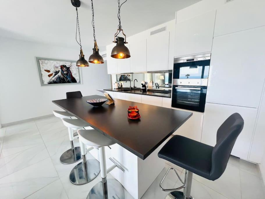 Modern, Spacious 3 Bedroom With Sea View Apartamento Málaga