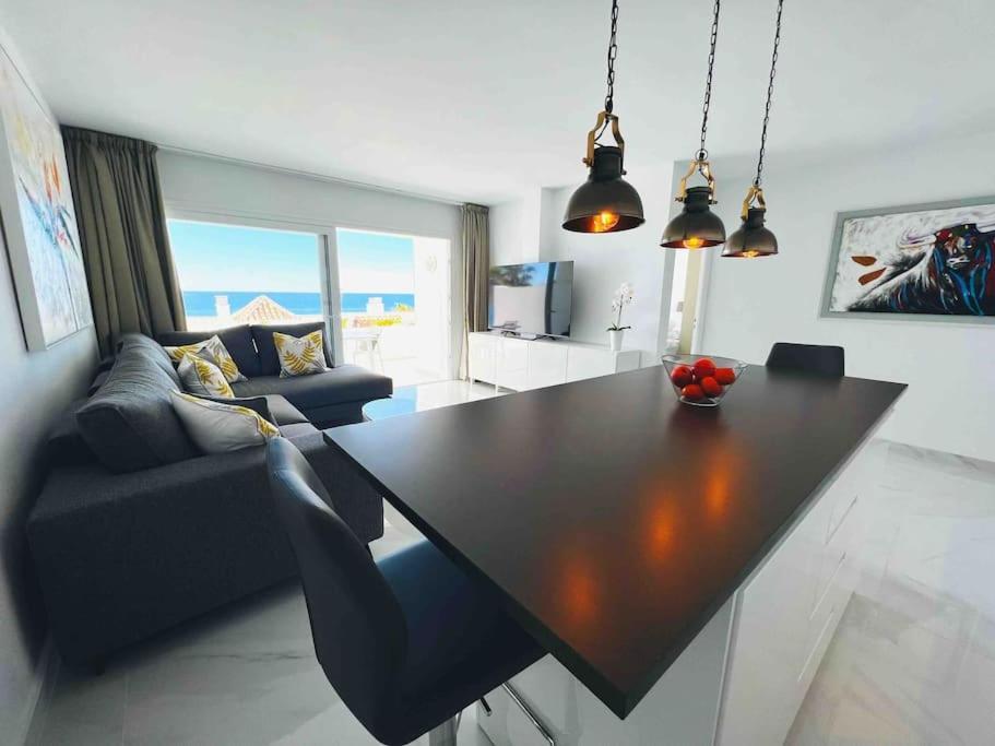Modern, Spacious 3 Bedroom With Sea View
