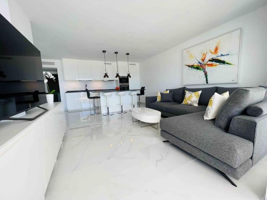 Apartamento Modern, Spacious 3 Bedroom With Sea View *