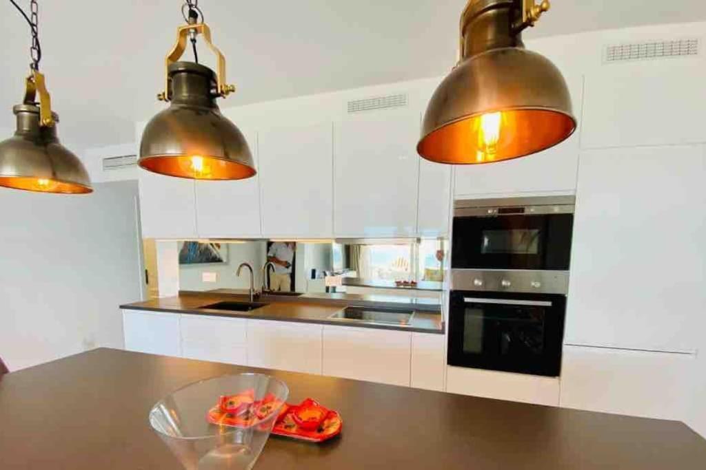 Modern, Spacious 3 Bedroom With Sea View *