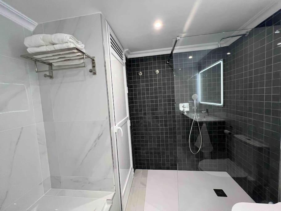 Modern, Spacious 3 Bedroom With Sea View Apartamento