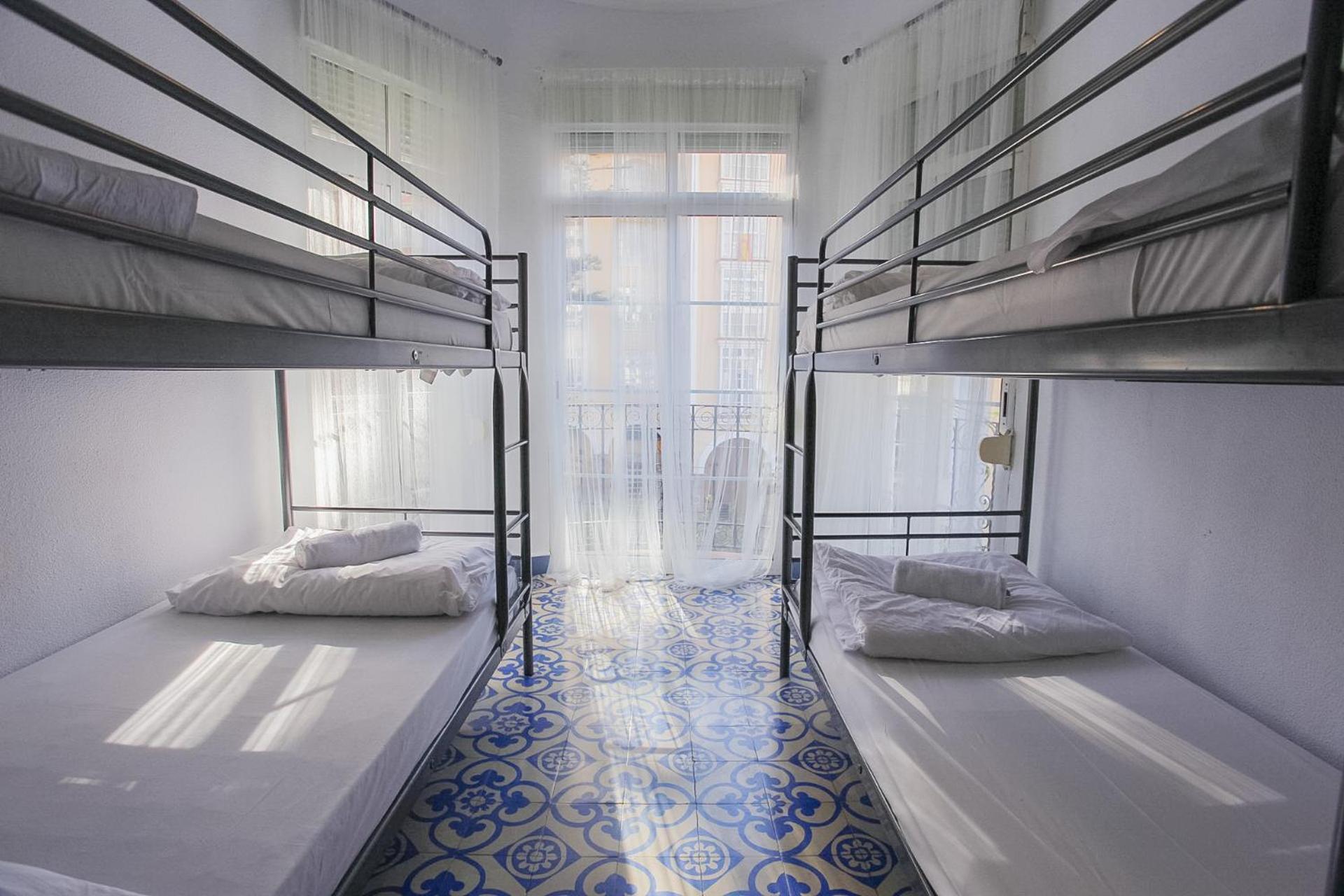 Barbatuke Conde Hostal Málaga