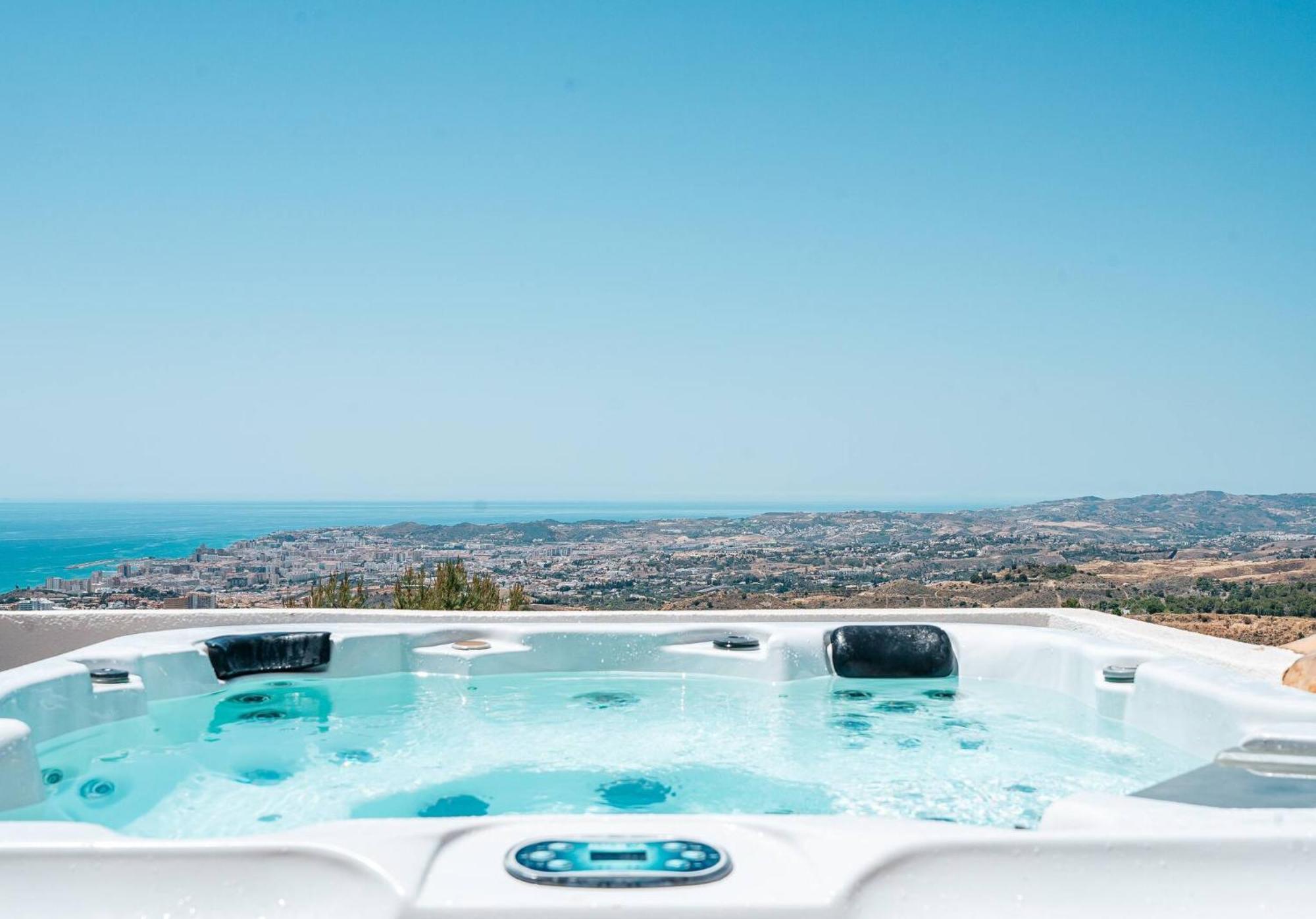 New Renovated Townhouse With Sea View And Jacuzzi * Málaga