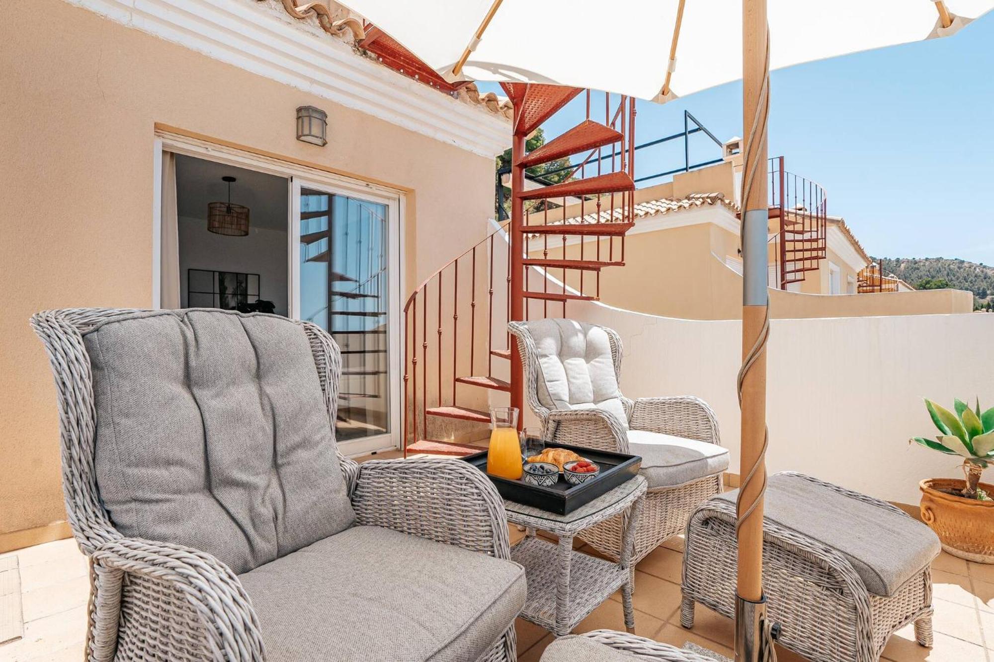 New Renovated Townhouse With Sea View And Jacuzzi