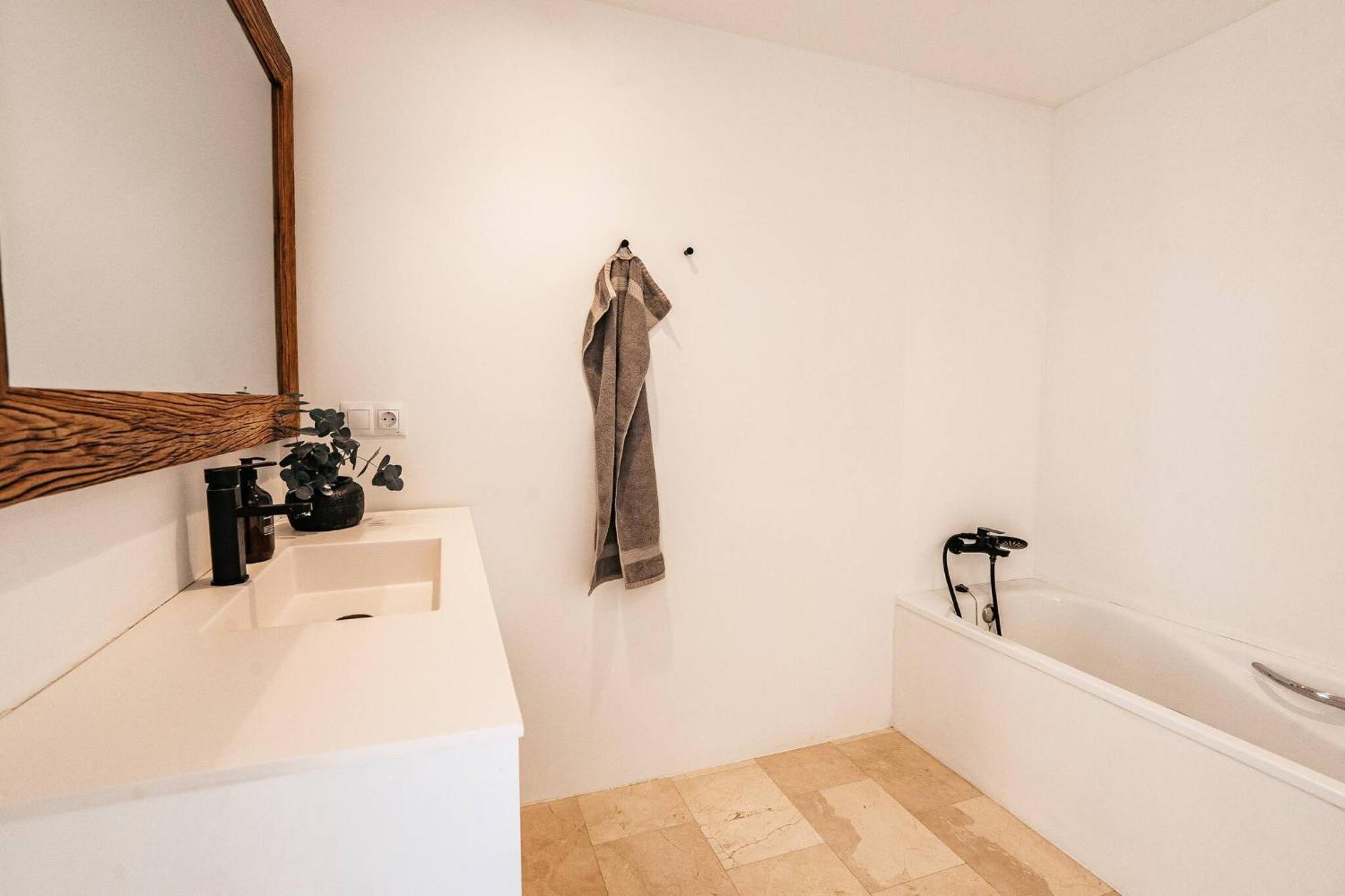 New Renovated Townhouse With Sea View And Jacuzzi