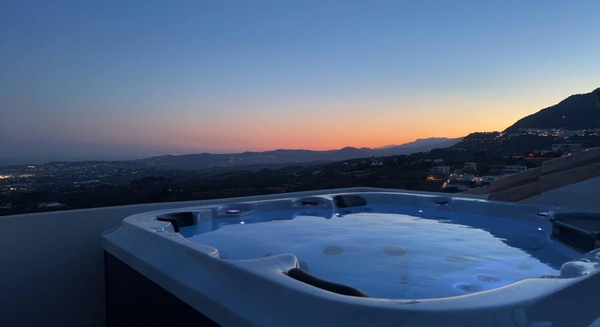 New Renovated Townhouse With Sea View And Jacuzzi Сasa de vacaciones *