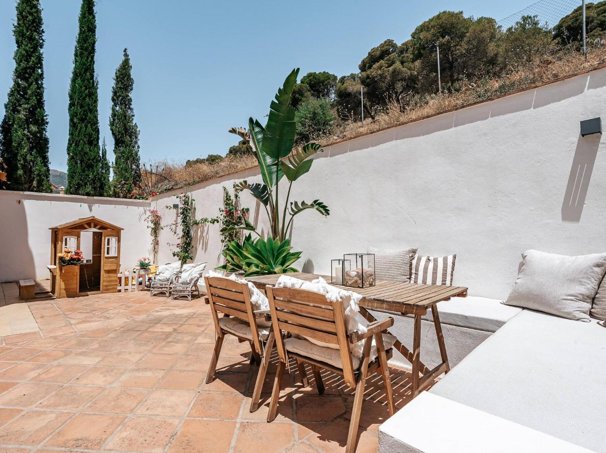 New Renovated Townhouse With Sea View And Jacuzzi Сasa de vacaciones Málaga