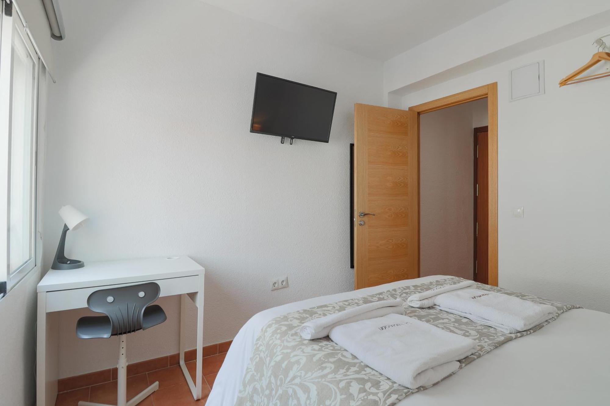 C75 - Comfy 3 Bedroom Near Center Apartment *
