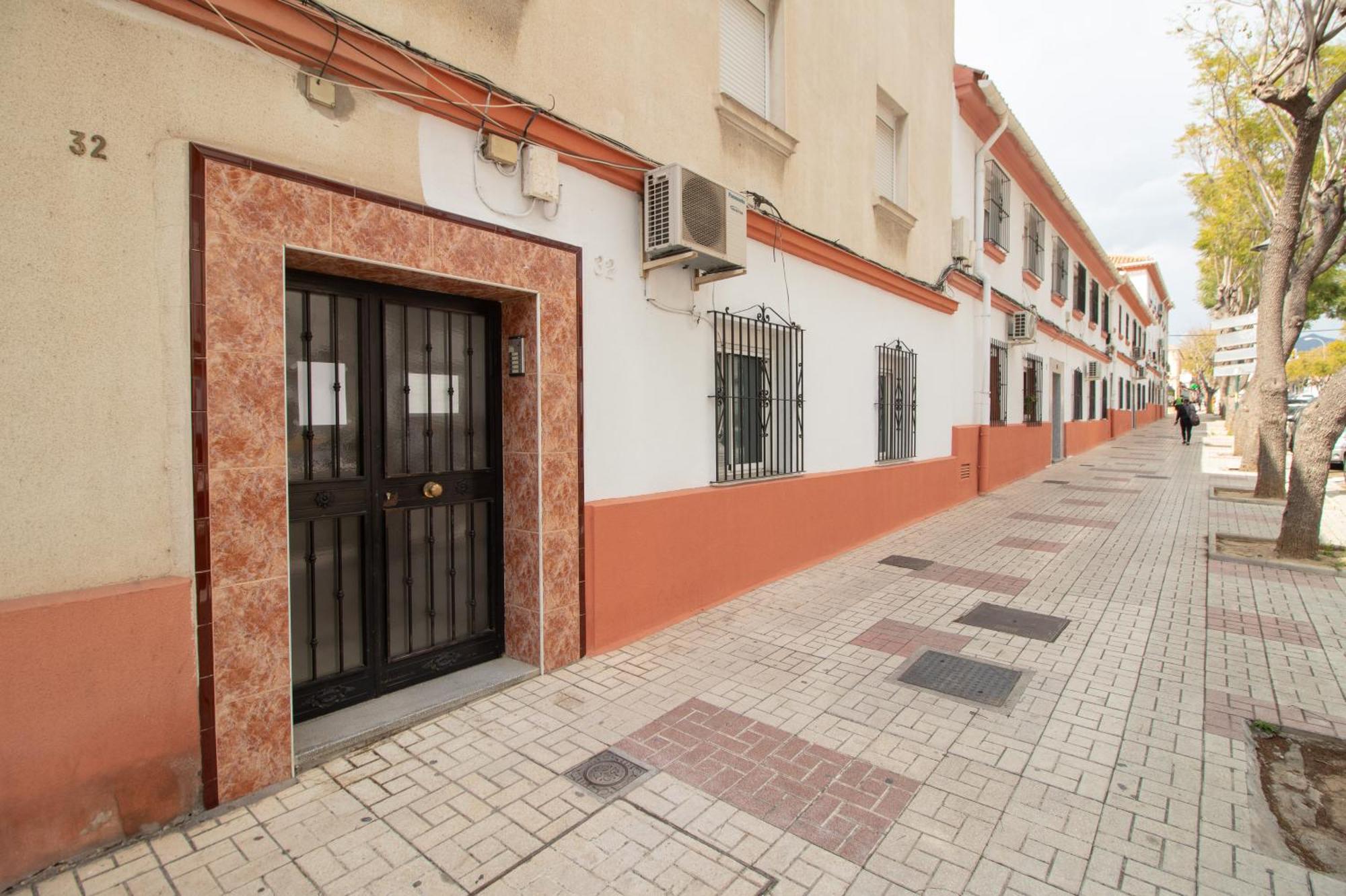 C75 - Comfy 3 Bedroom Near Center *