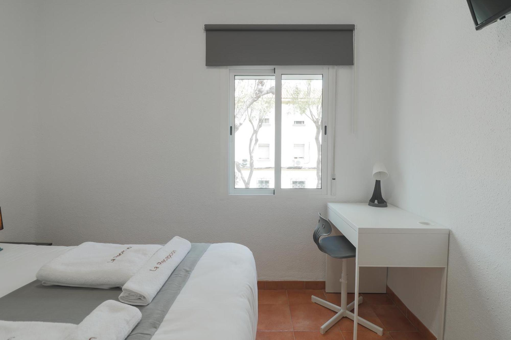 C75 - Comfy 3 Bedroom Near Center