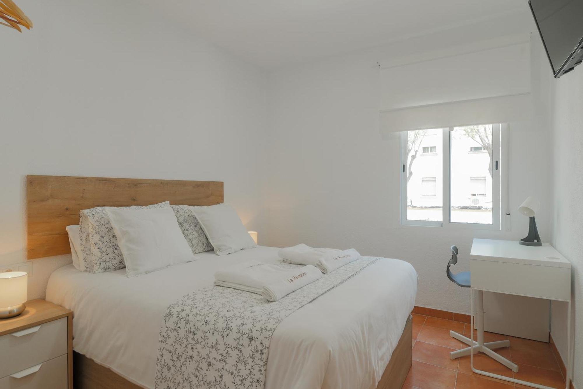 Apartment C75 - Comfy 3 Bedroom Near Center