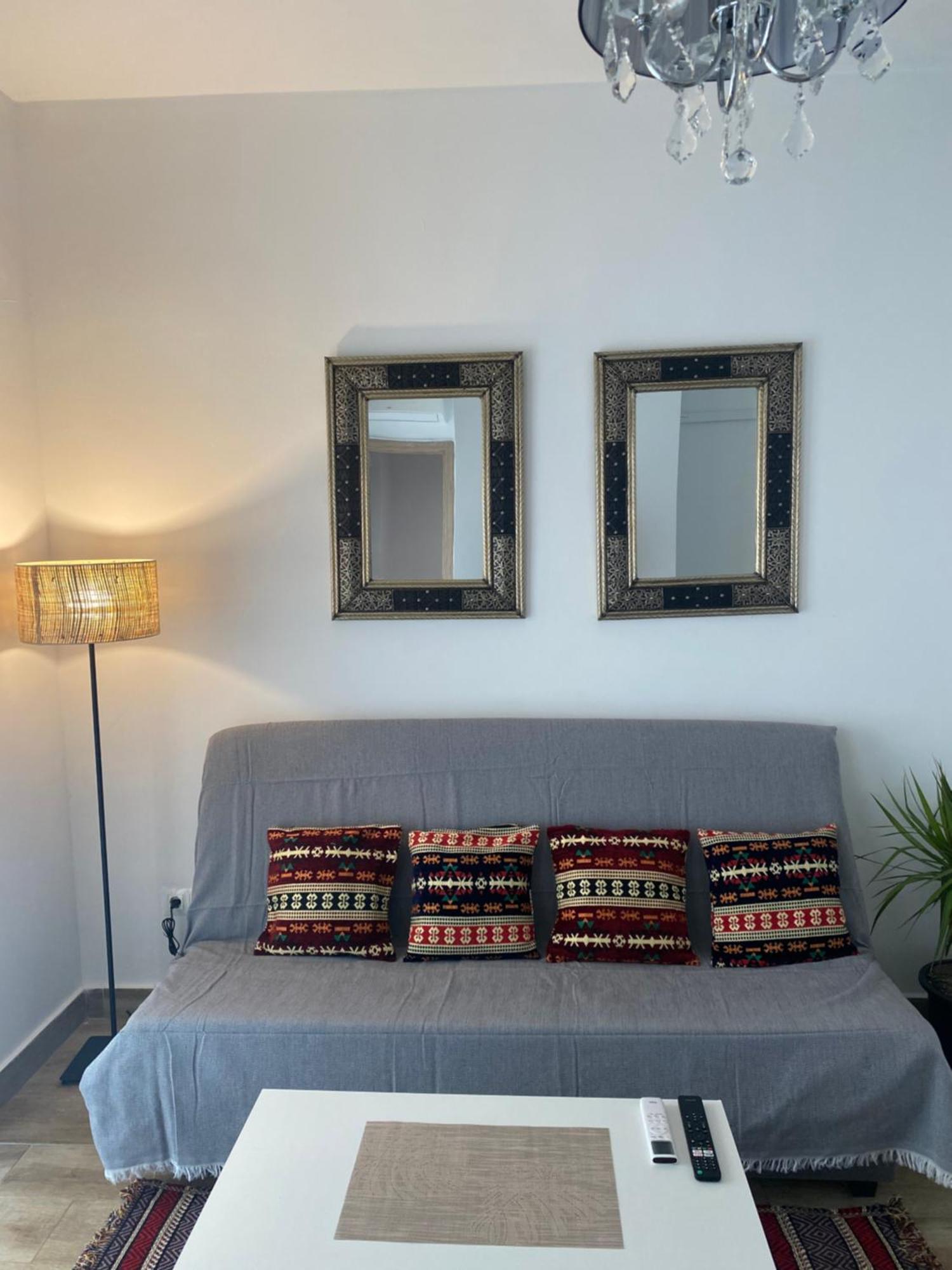 Iluminada En El Centro Historico De Apartamento *