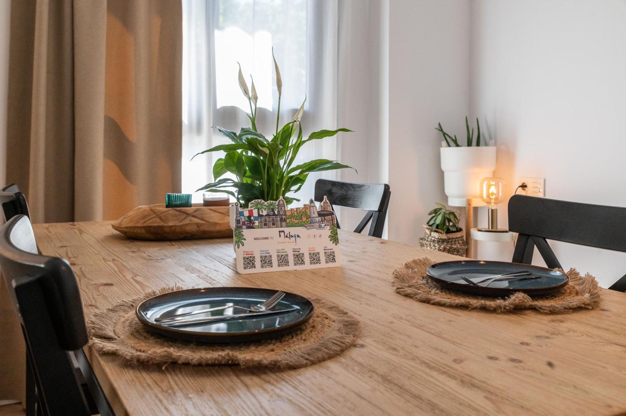 Urban Chic Loft Center Apartment *
