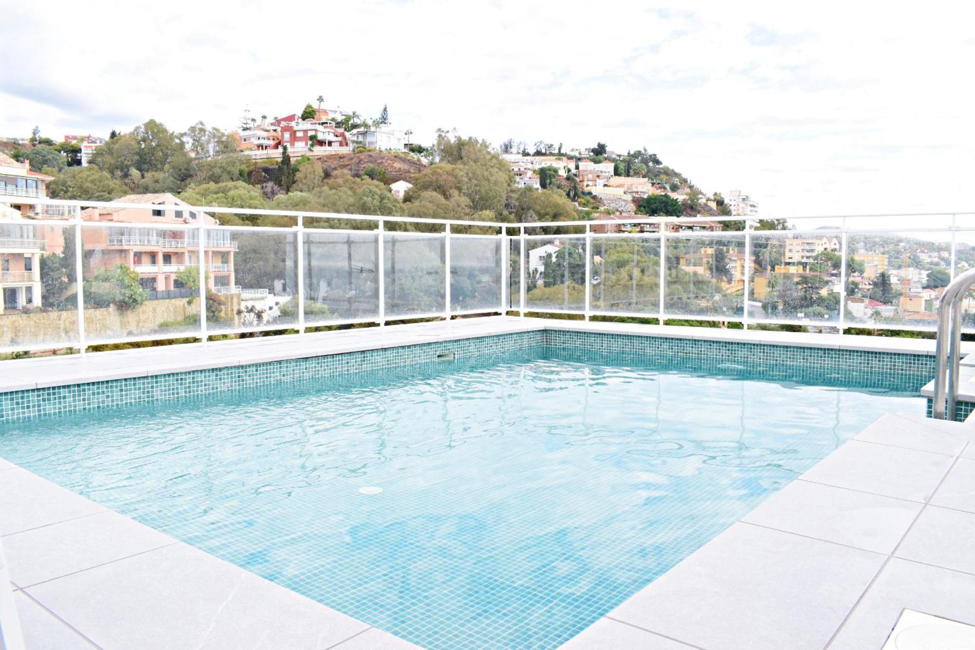Malagueta's Cozy With Parking And Swimming Pool Apartment Malaga