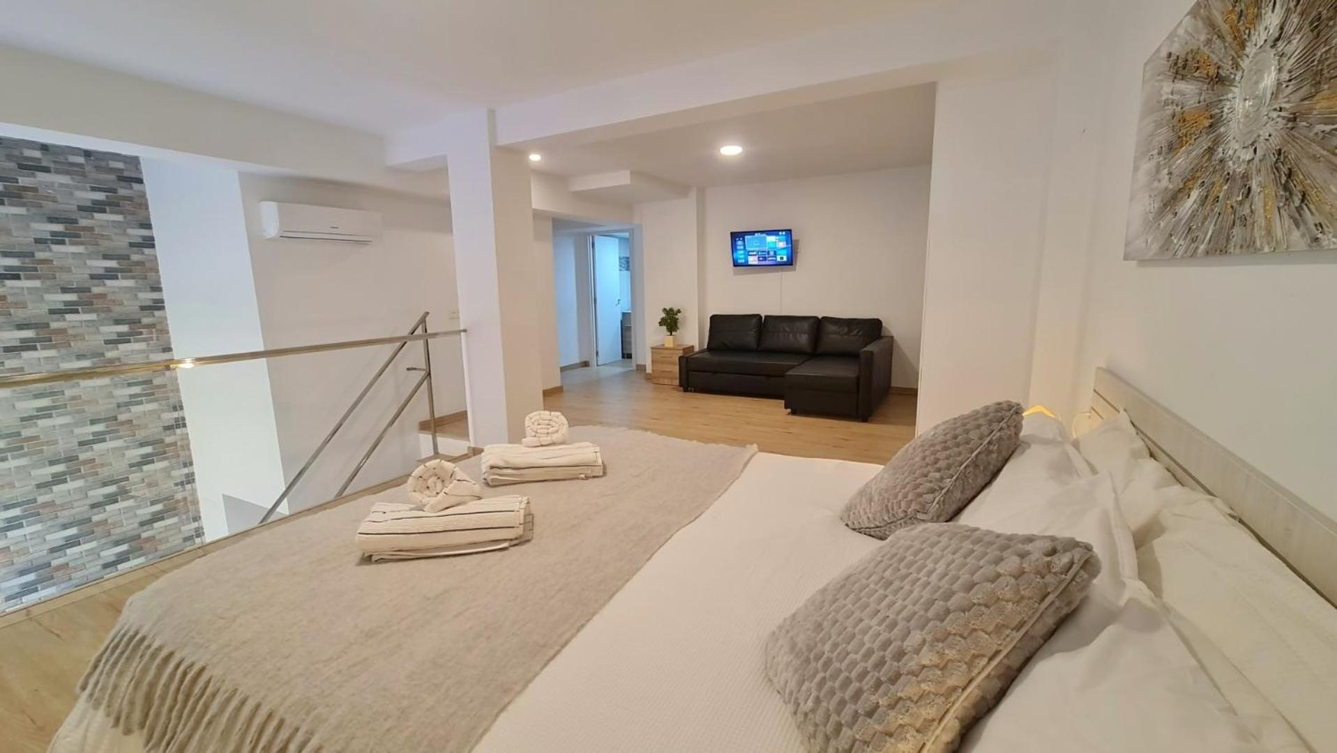 Apartment Duplex Huelin I & *