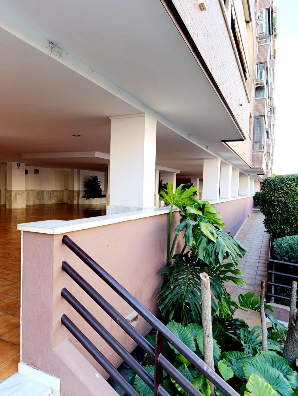 Oeste Parking-wifi-piscina * Malaga