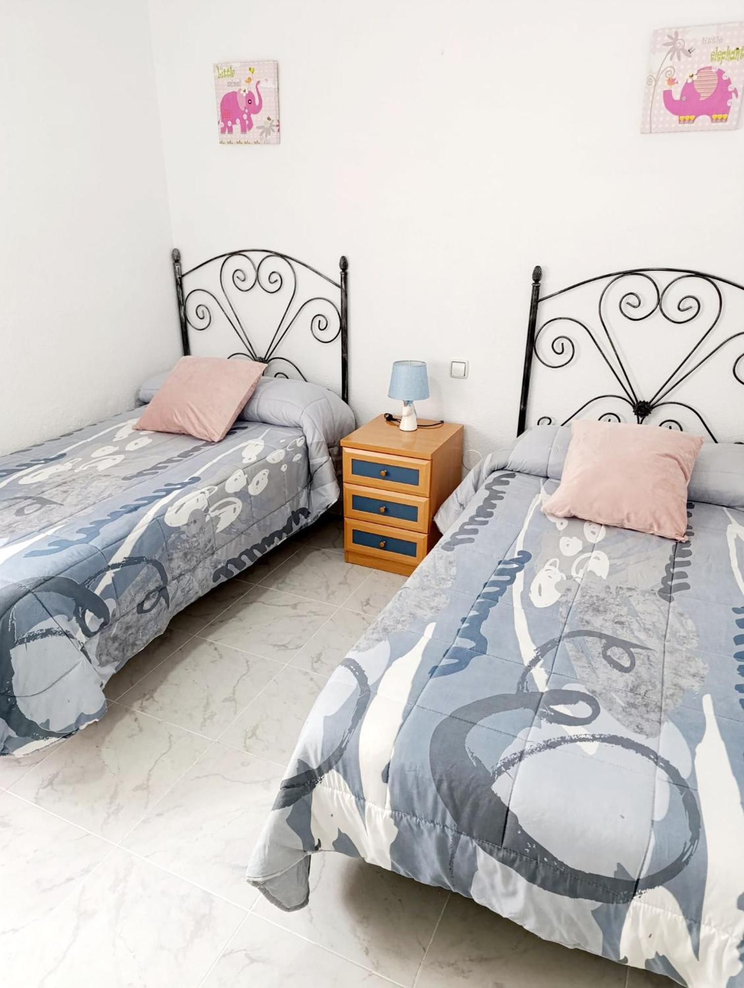 Apartment Oeste Parking-wifi-piscina *