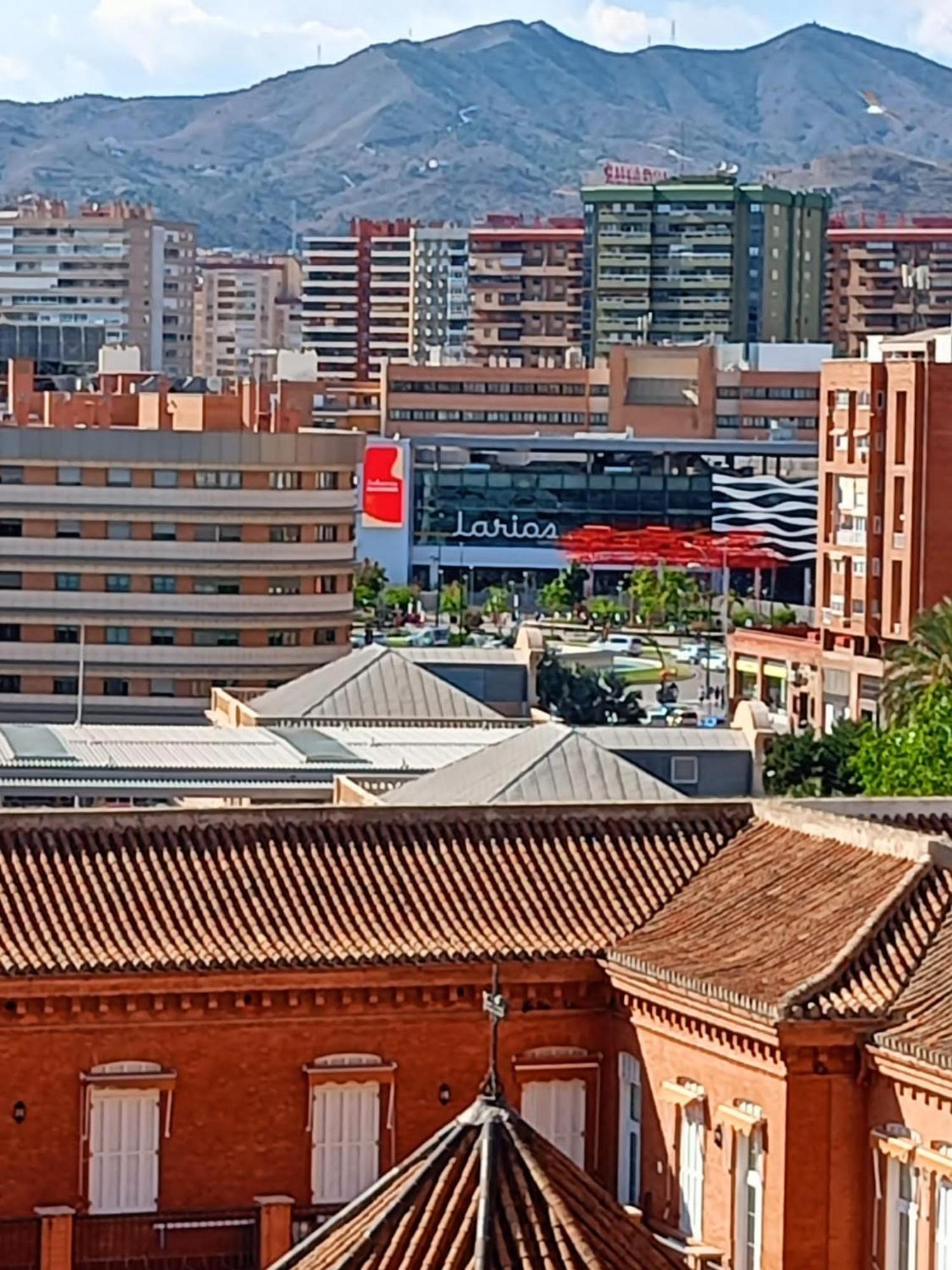 Habitación en casa particular Privada Centro Cerca Tren Maria Zambrano Y Playa Muy Buena Conexion Wifi Málaga