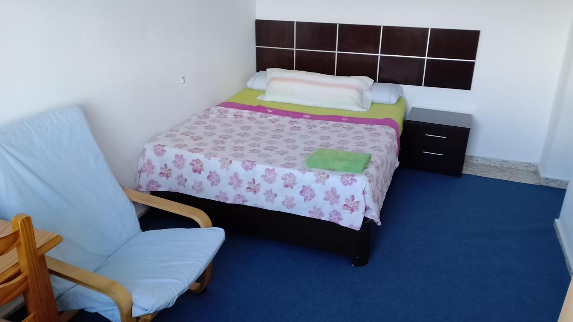 Habitación en casa particular Privada Centro Cerca Tren Maria Zambrano Y Playa Muy Buena Conexion Wifi
