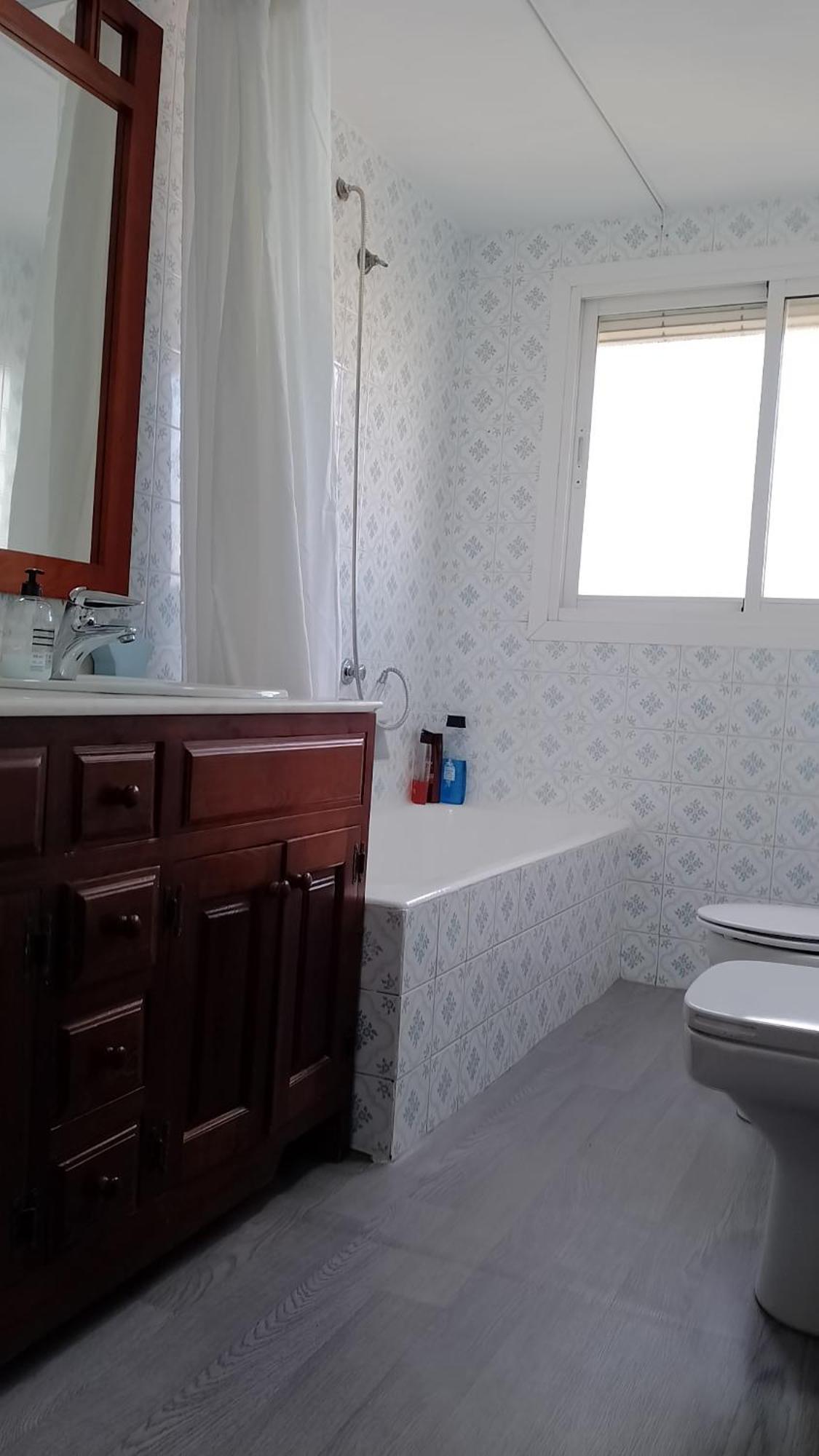 Habitación en casa particular Privada Centro Cerca Tren Maria Zambrano Y Playa Muy Buena Conexion Wifi