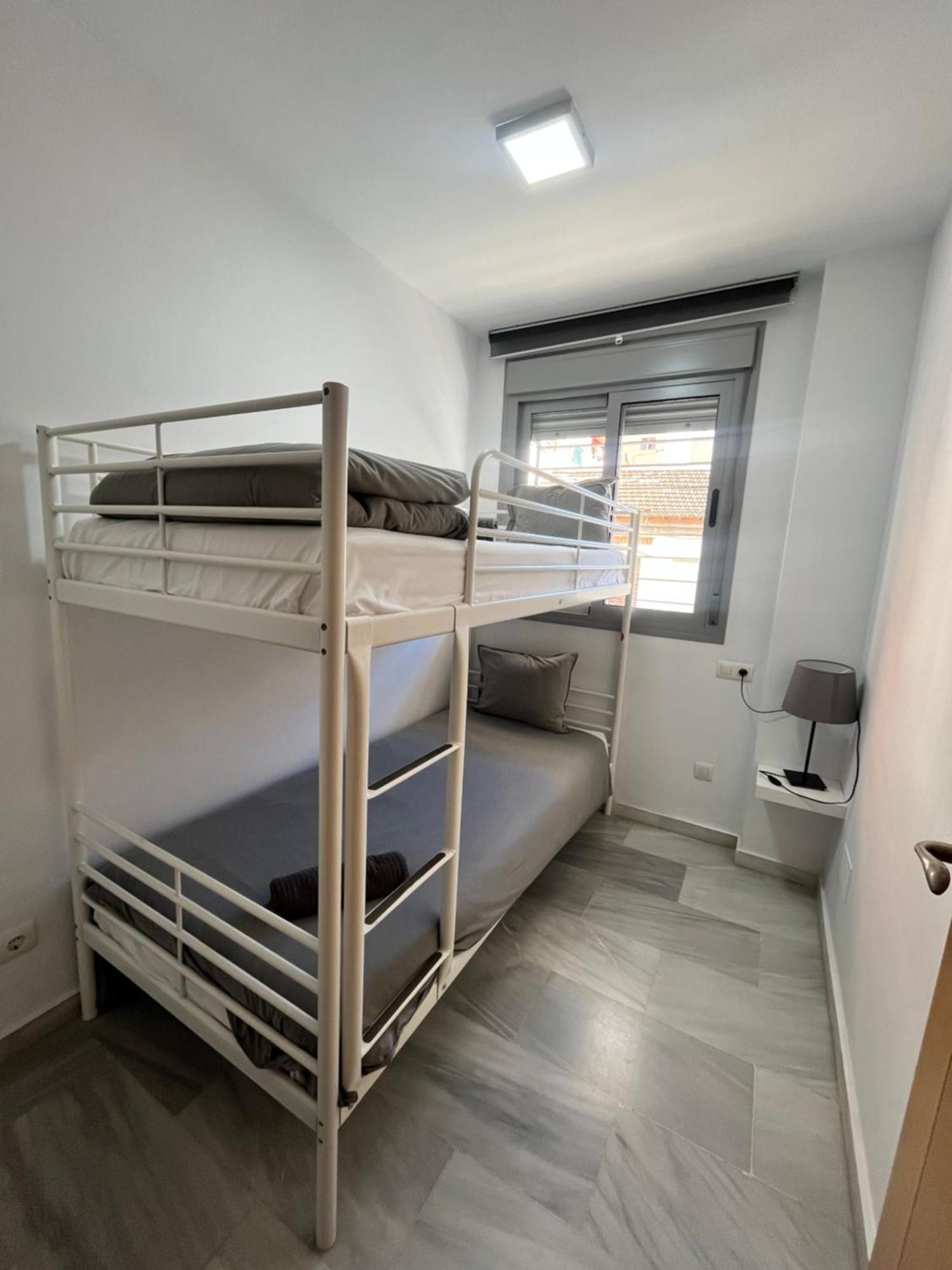 Deluxe With Parking - Carlos Haya Apartamento