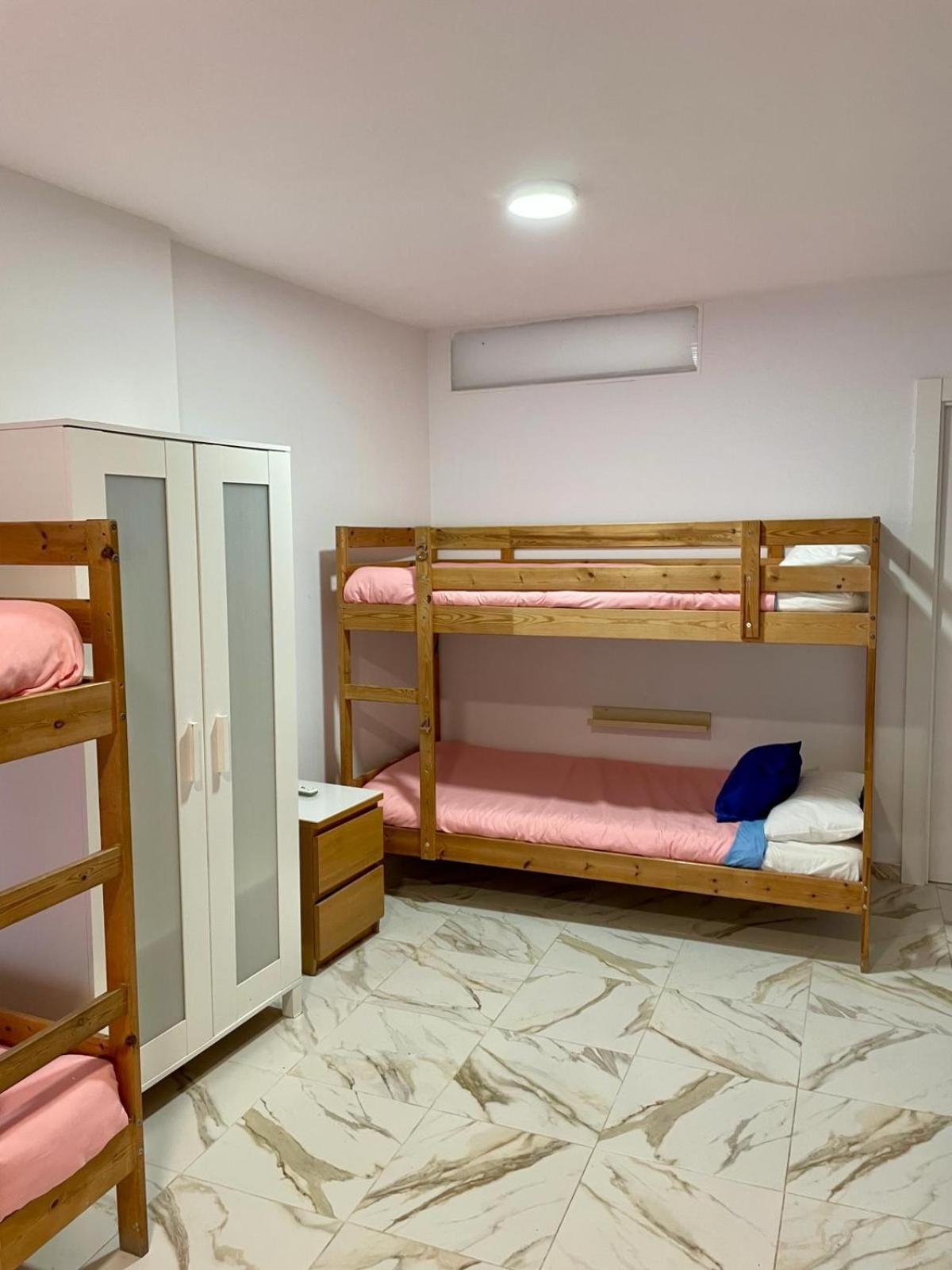 Hostal Residencia Sin Lujo *
