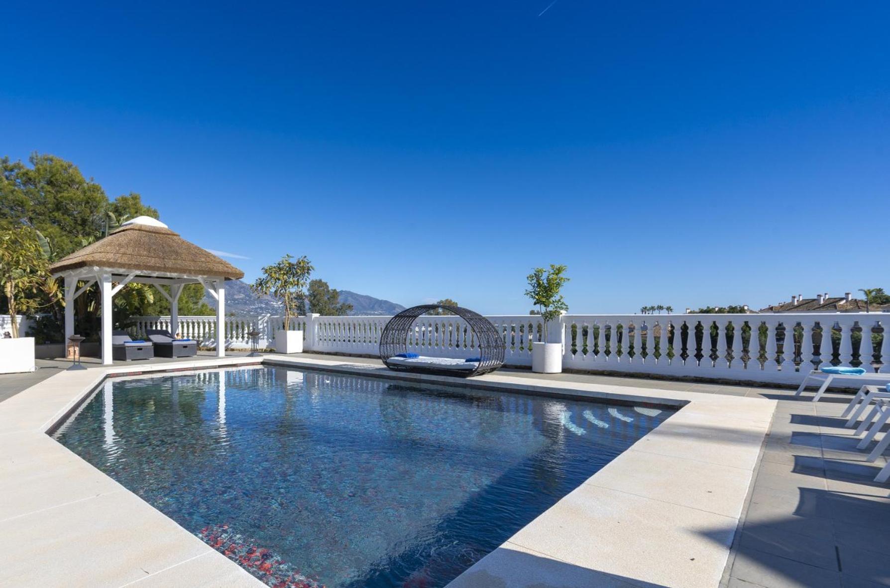 Uno - Stunning 4 Bedroom With Pool Villa