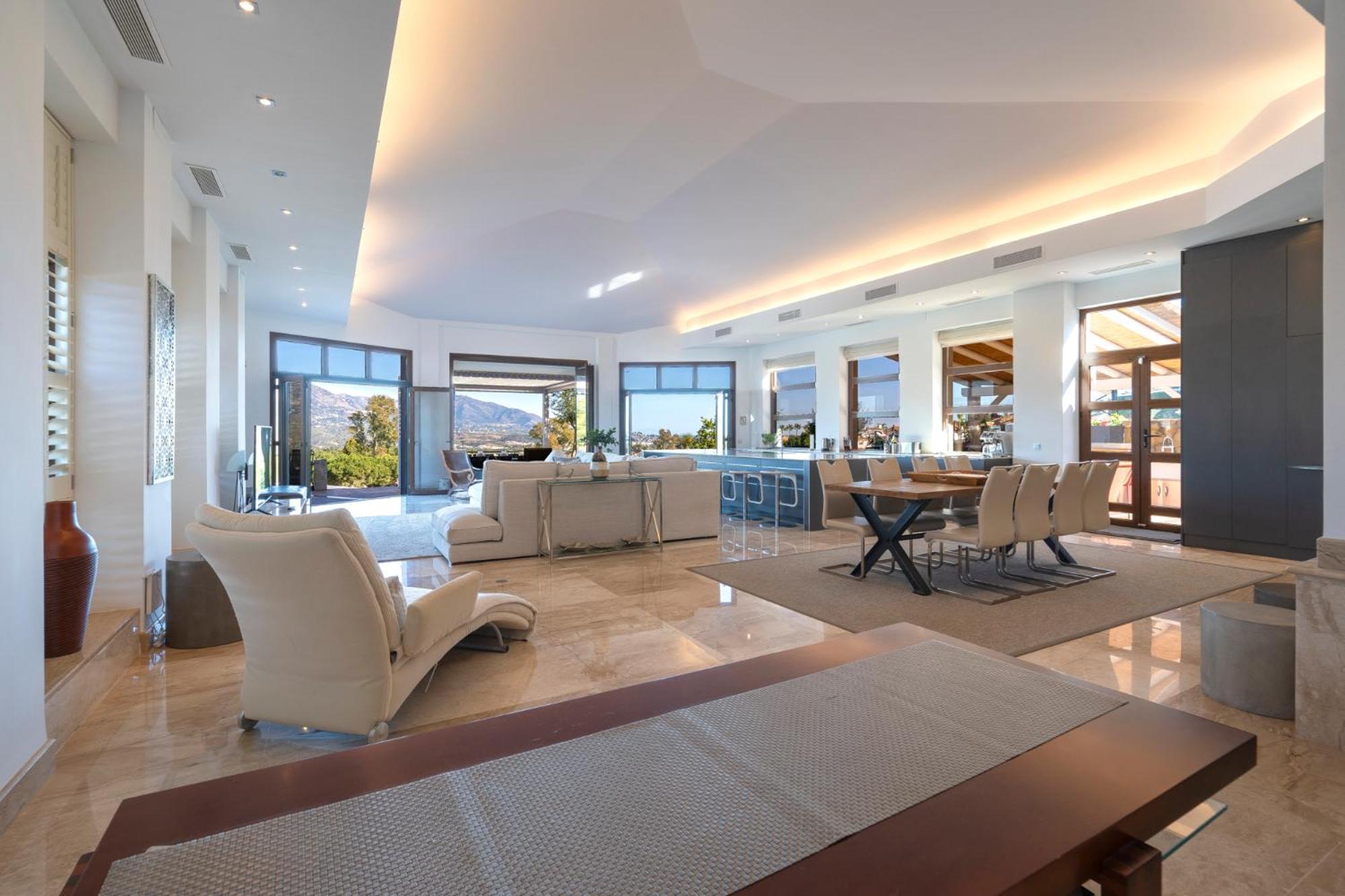 Uno - Stunning 4 Bedroom With Pool *