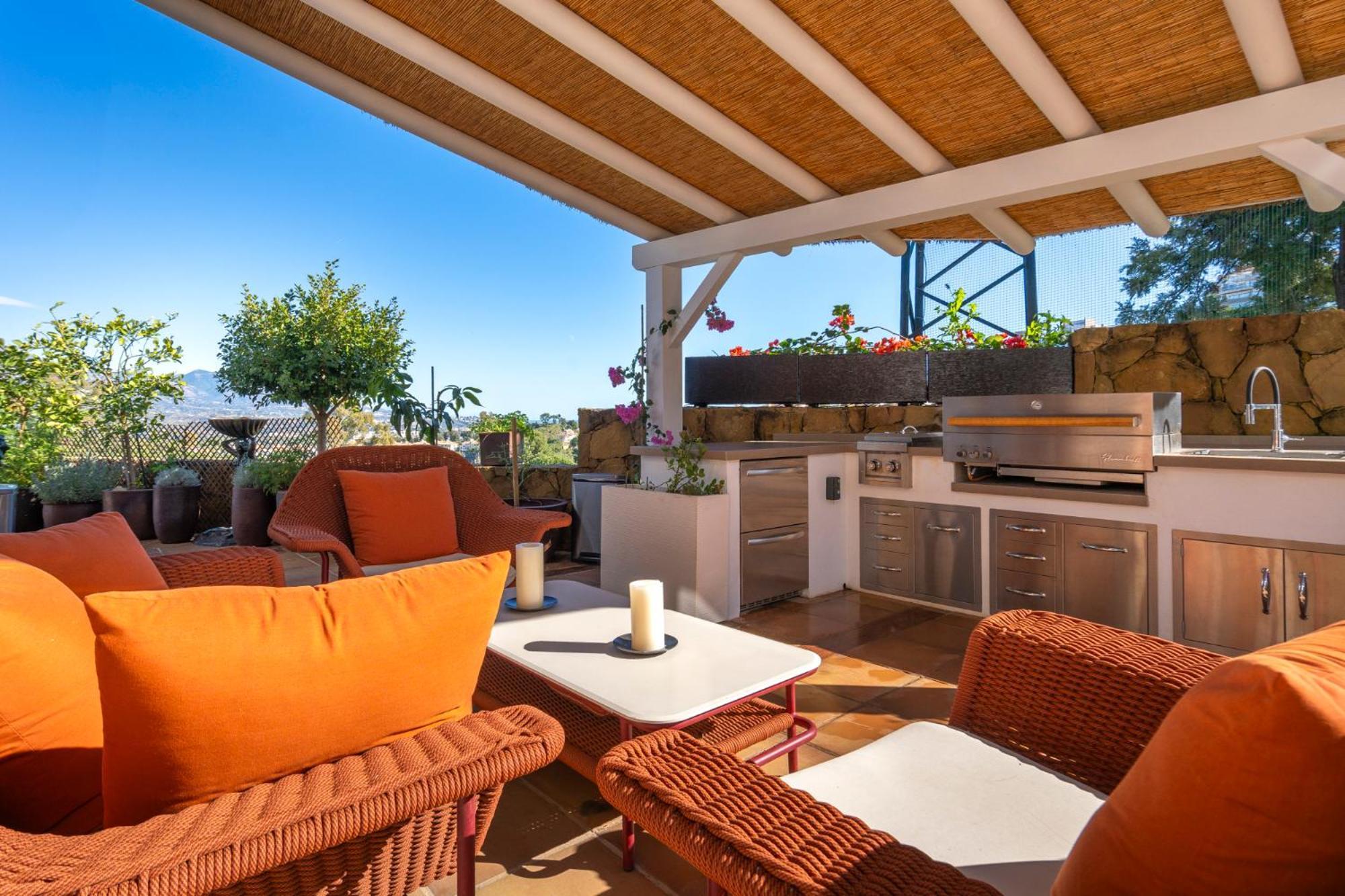 Villa Uno - Stunning 4 Bedroom With Pool