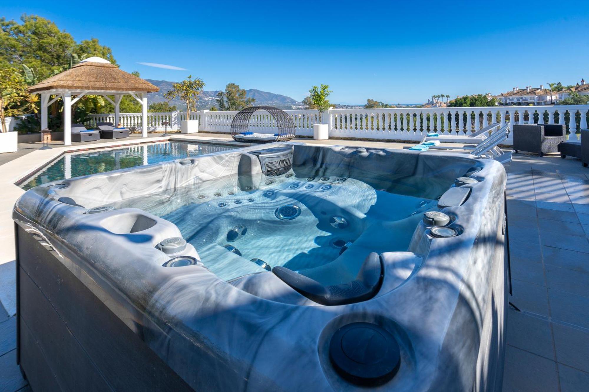 Uno - Stunning 4 Bedroom With Pool Villa Málaga