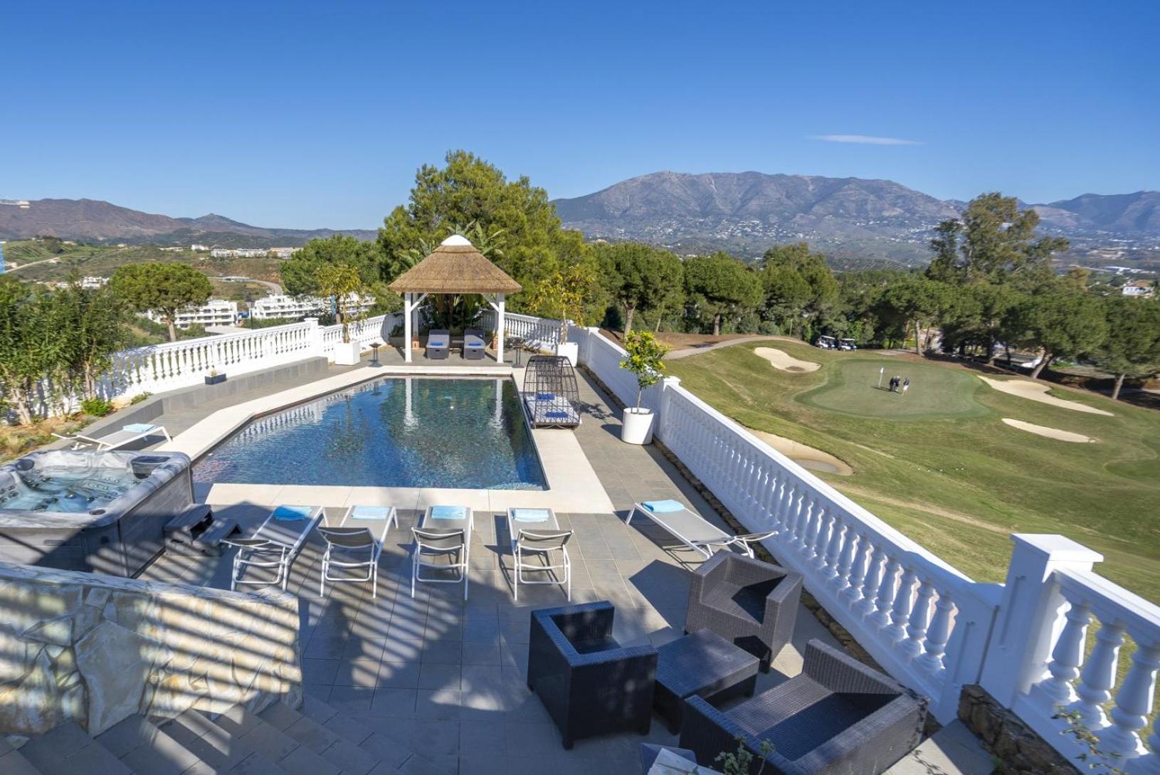Uno - Stunning 4 Bedroom With Pool Málaga