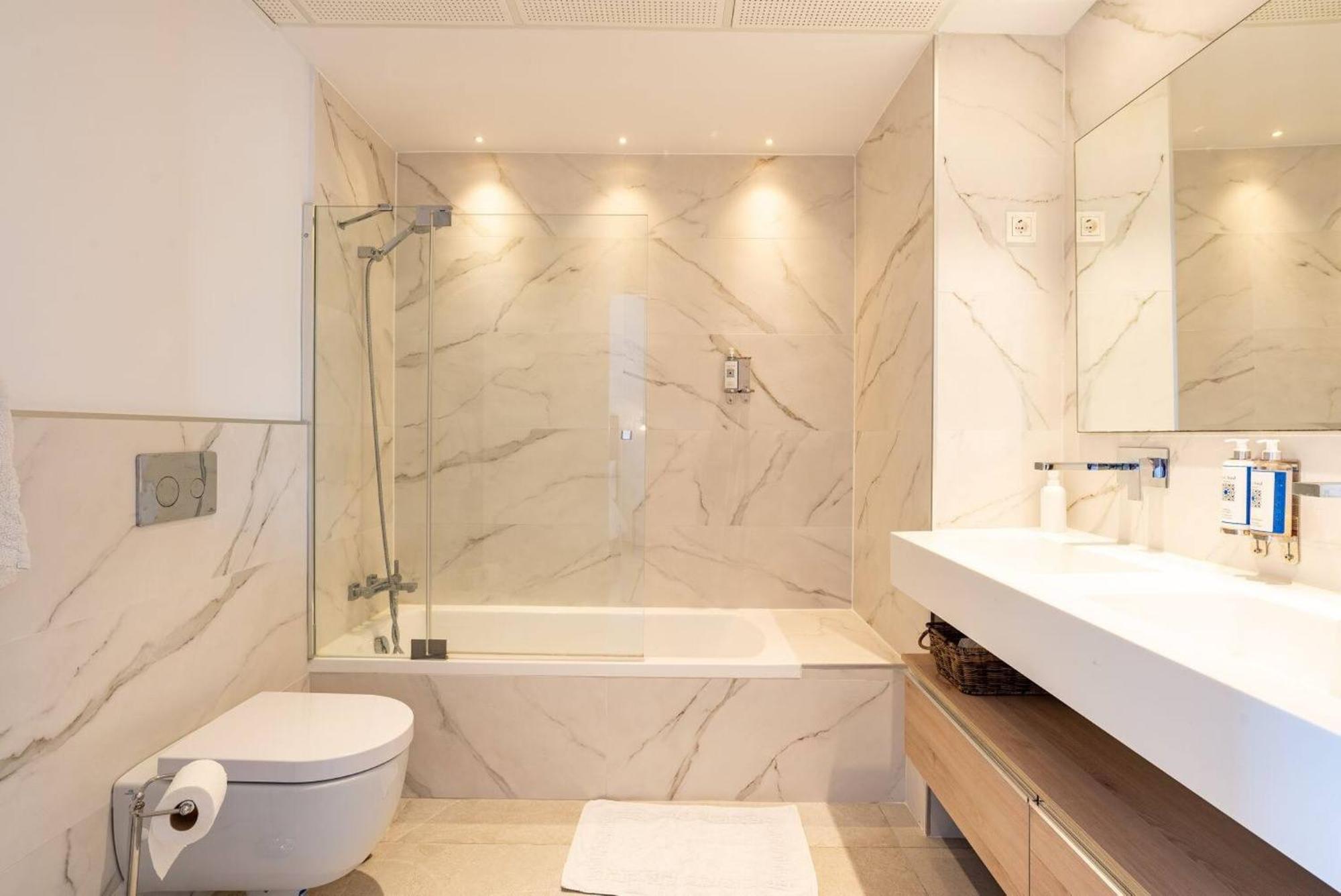 Apartamento La Quinta 3 Bedroom Ultra Modern With Private Hot Tub Málaga