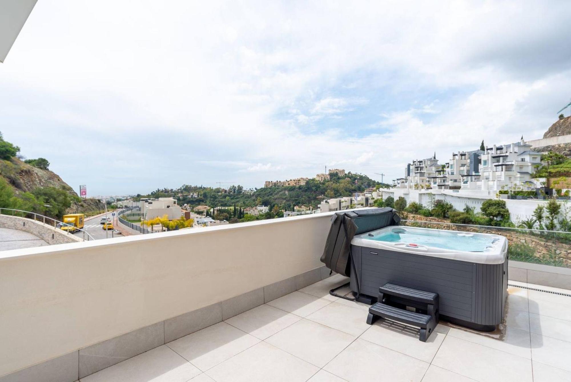 La Quinta 3 Bedroom Ultra Modern With Private Hot Tub