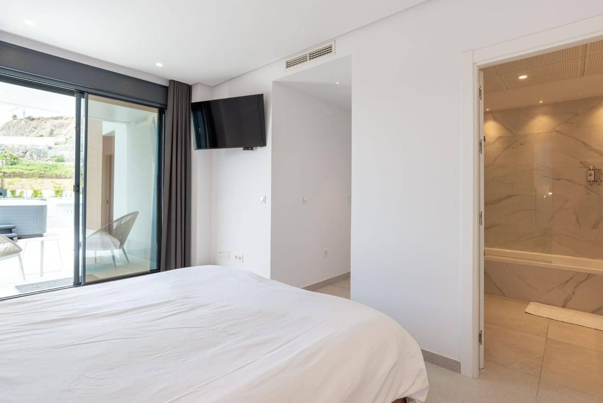 La Quinta 3 Bedroom Ultra Modern With Private Hot Tub Apartamento Málaga