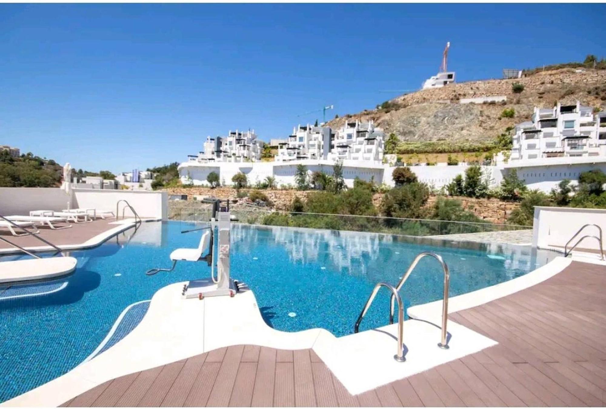 La Quinta 3 Bedroom Ultra Modern With Private Hot Tub Málaga