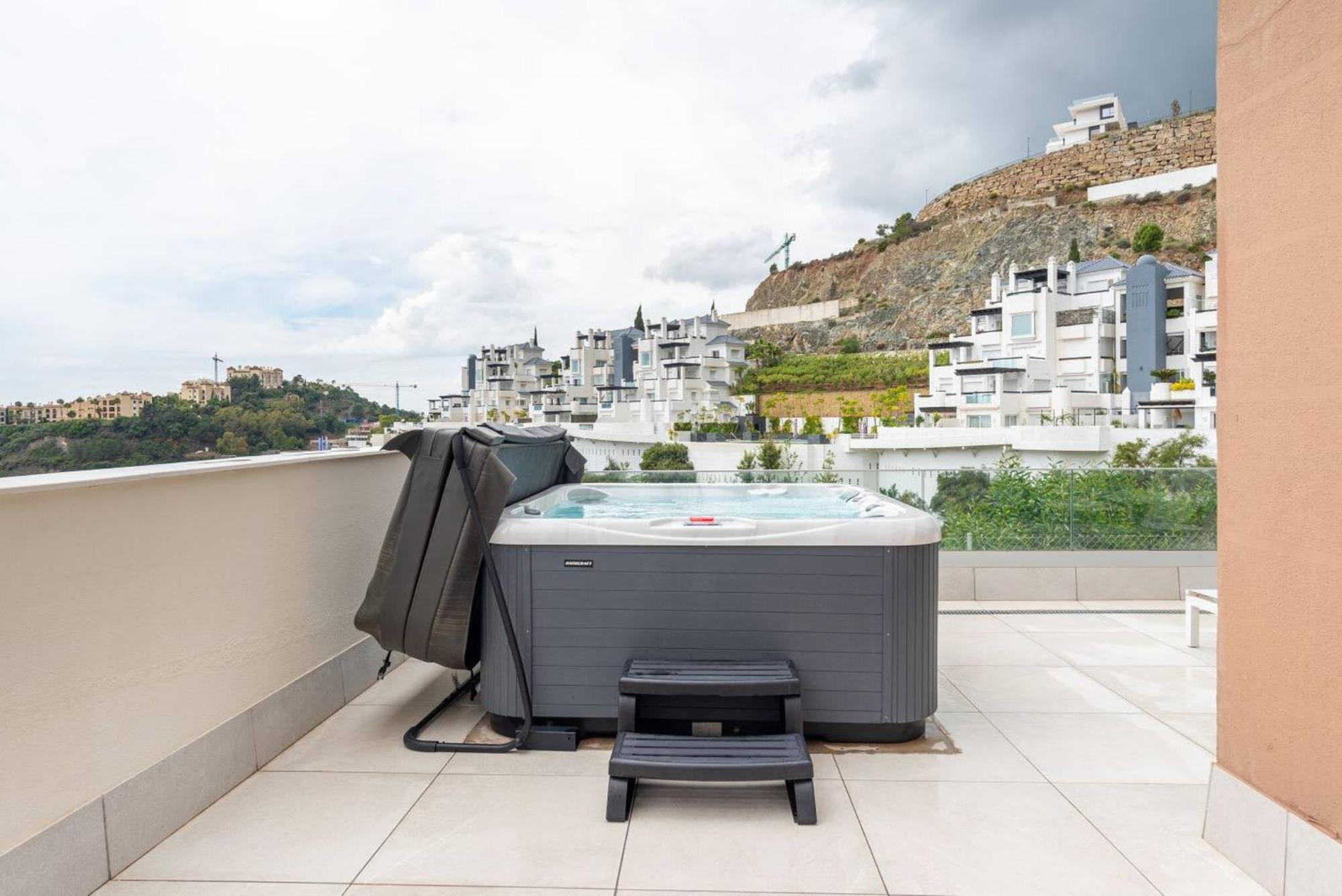 La Quinta 3 Bedroom Ultra Modern With Private Hot Tub