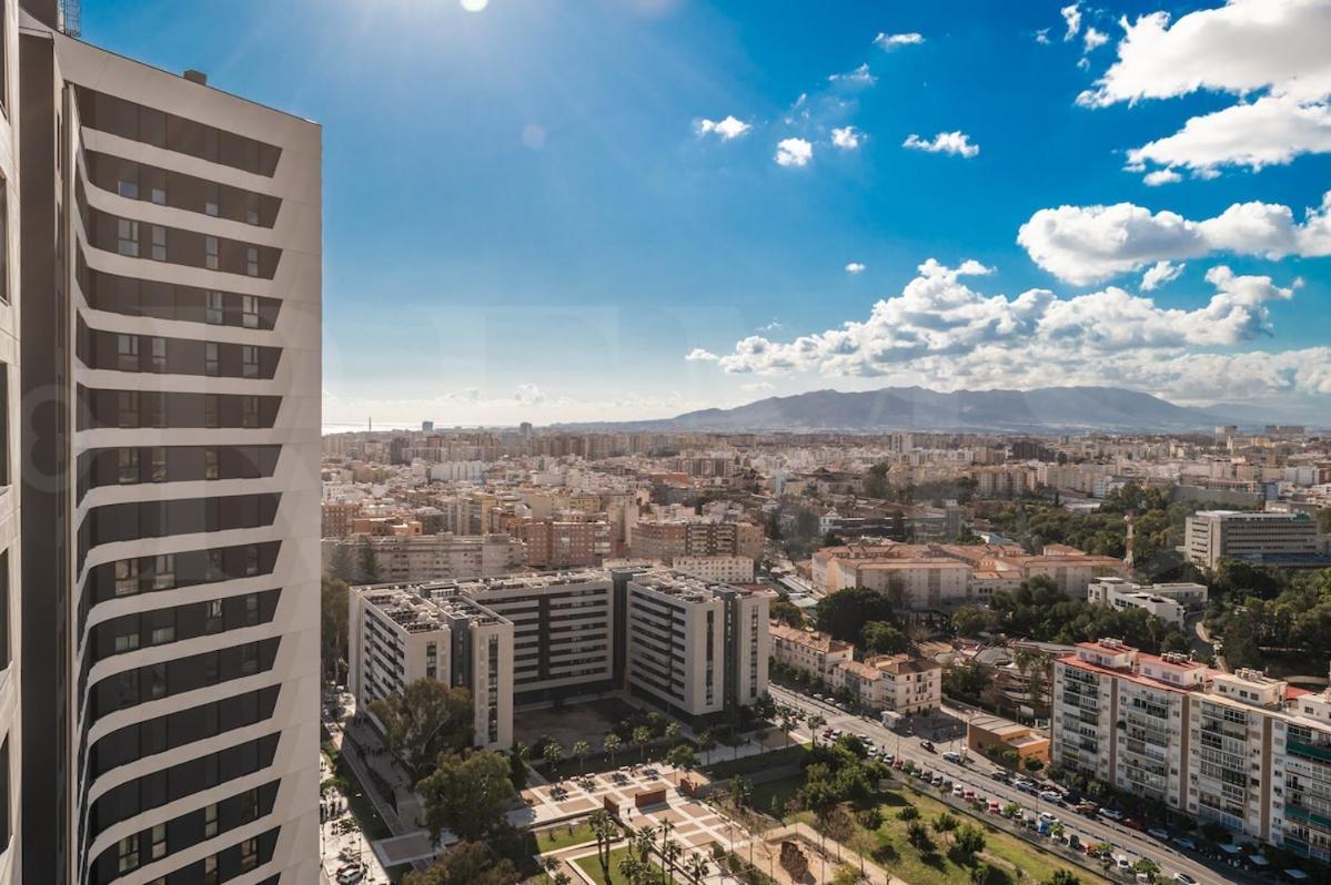High-end 22nd Floor Apt, Views & Gym By Rems Málaga