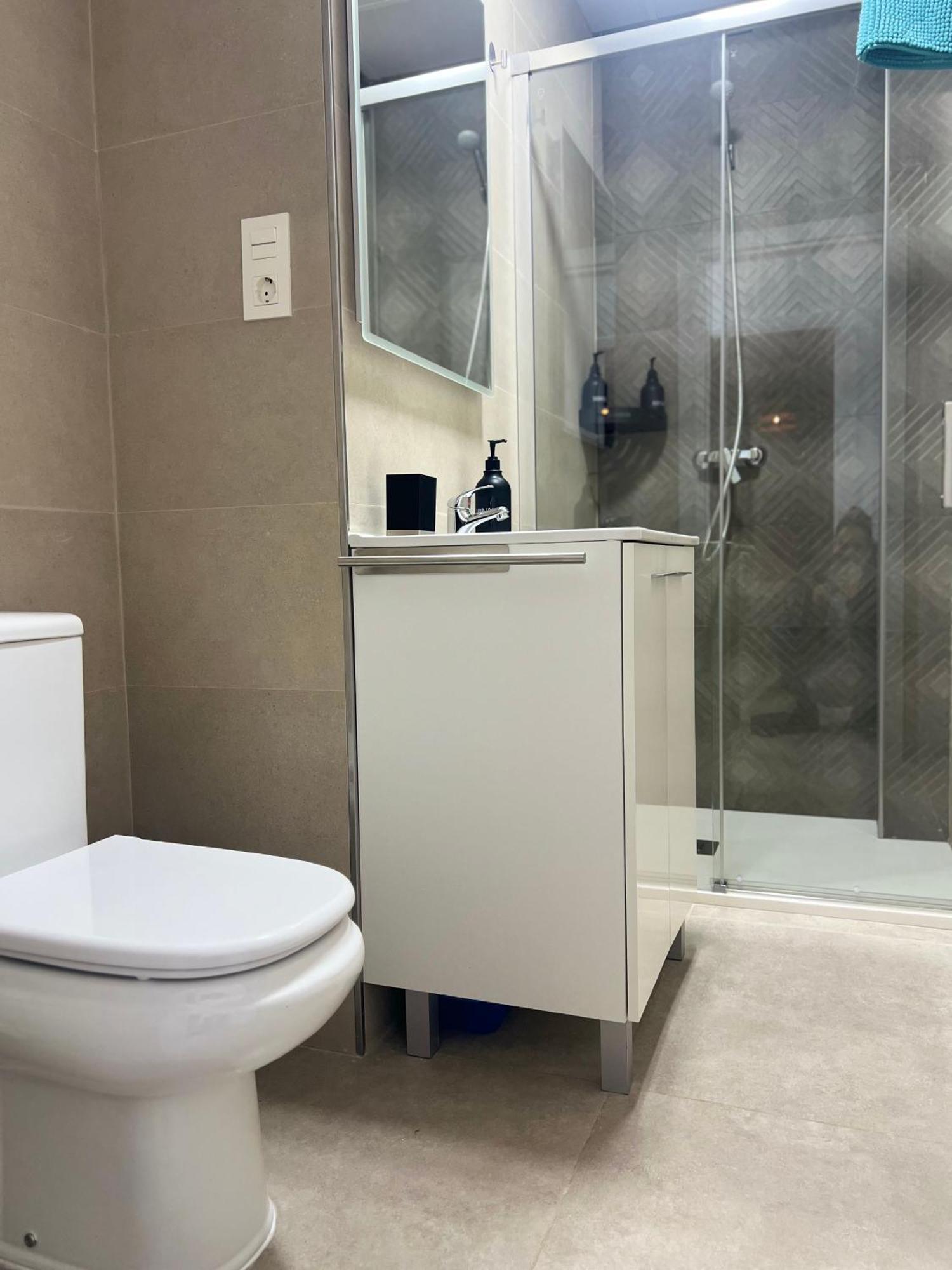 Apartamento Nuevo! En El Centro! 1m Metro, Zambrano Y Con Parking